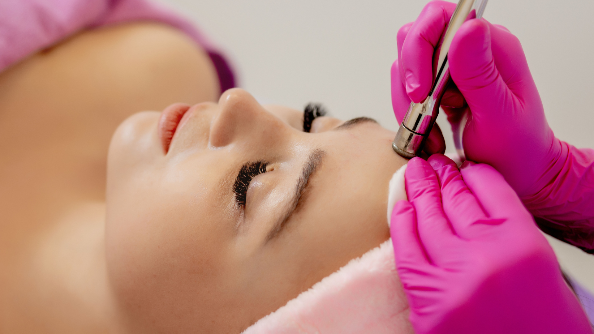 Microdermabrasion – Contour & Glow Facial